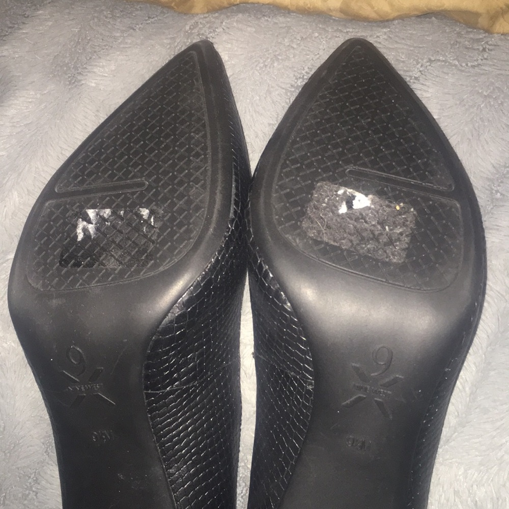 Leather Point Toe Pumps - Picture 5 of 6